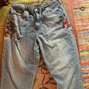 American Eagle embroidered boyfriend jeans